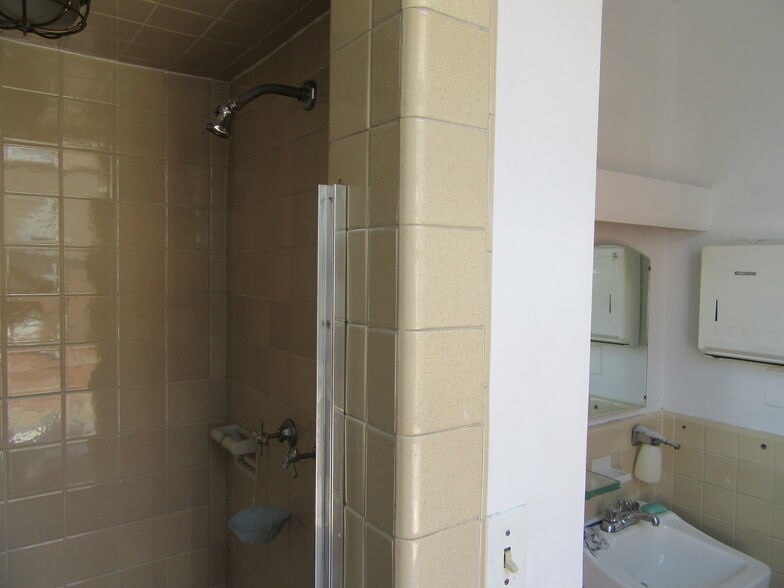 More Photos Of 2810-2812 N Broad St, Philadelphia Office Residential For Sale