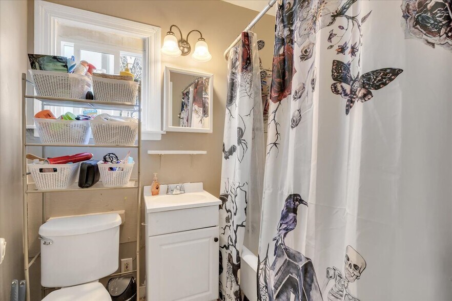 More Photos Of 134 N Washington St, Sonora Specialty For Sale