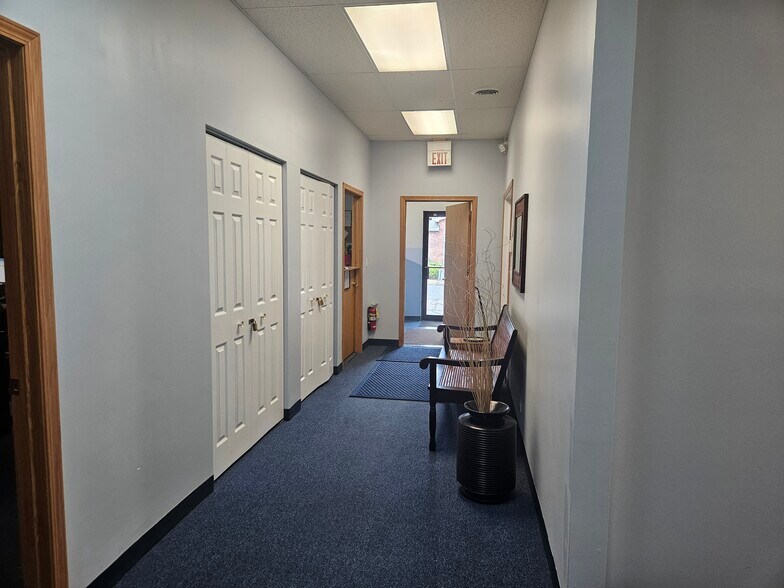 More Photos Of 3230 Executive Dr, Joliet Office For Sale