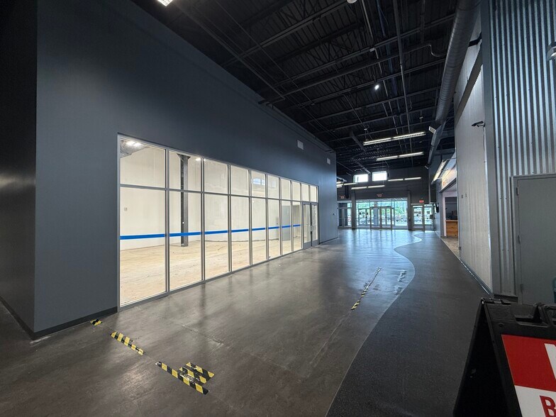 More Photos Of 15 Lund Rd, Saco Light Manufacturing For Lease