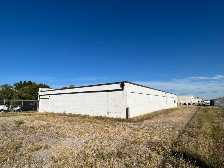More Photos Of 24 NE 46th St, Oklahoma City Manufacturing For Lease