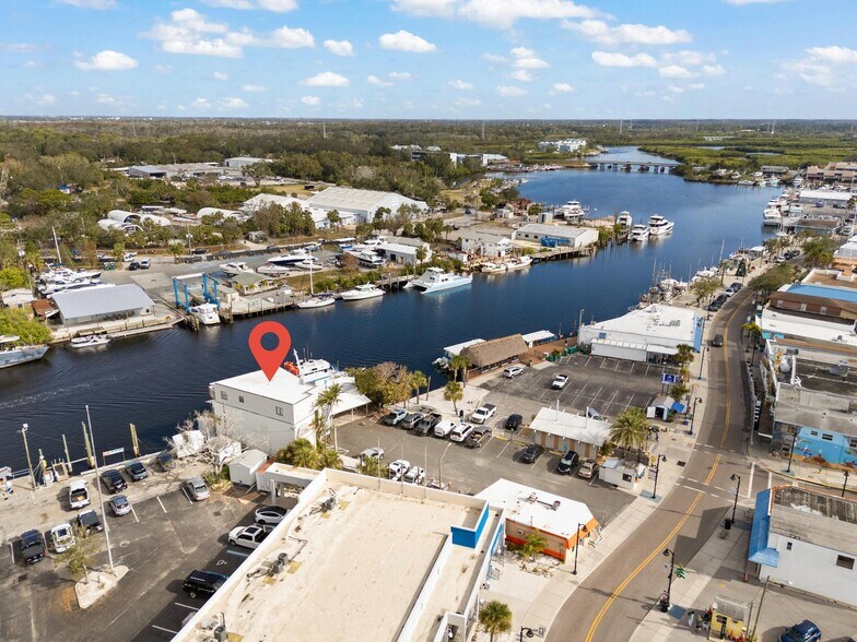More Photos Of 810 Dodecanese Blvd, Tarpon Springs Marina For Sale