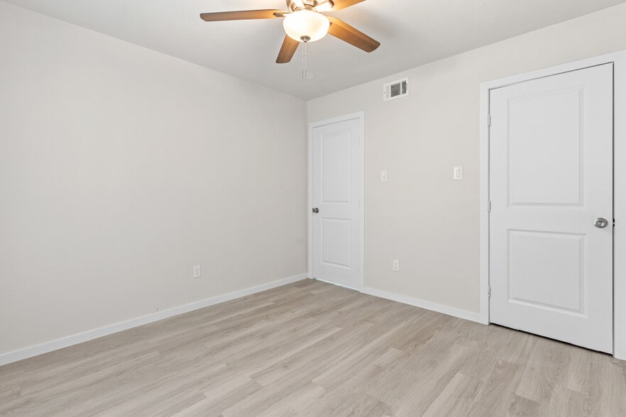 More Photos Of 8330 Carvel Ln, Houston Apartments For Sale