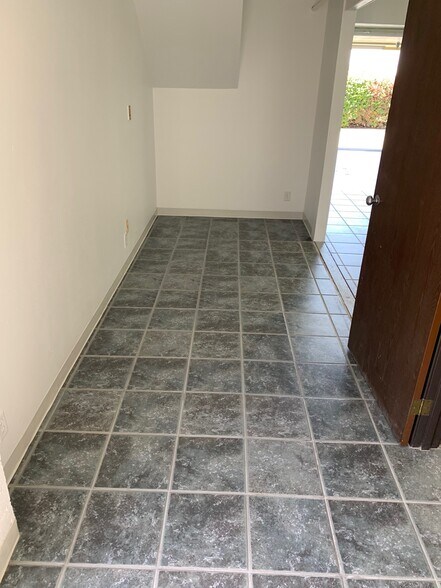 More Photos Of 4848 Colt St, Ventura Manufacturing For Sale