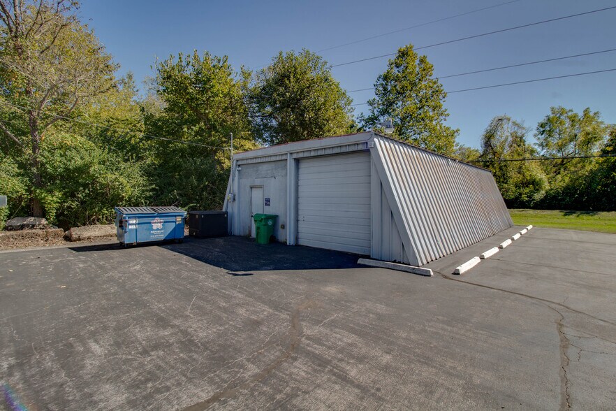 More Photos Of 202 W Main St, Glen Carbon General Retail For Sale