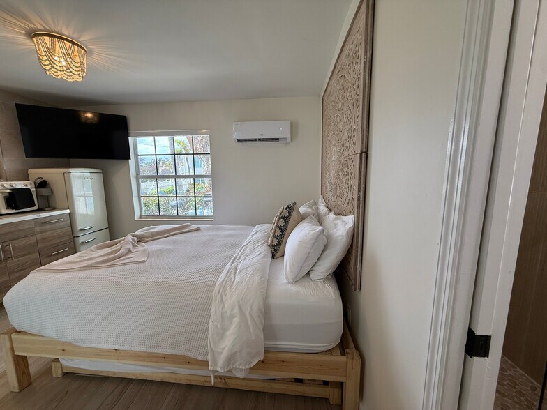 More Photos Of 2502 Tamarind Dr, Hutchinson Island Hotel For Sale