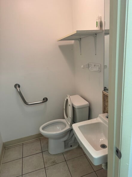 More Photos Of 1002 Manatee Ave, Bradenton Freestanding For Lease