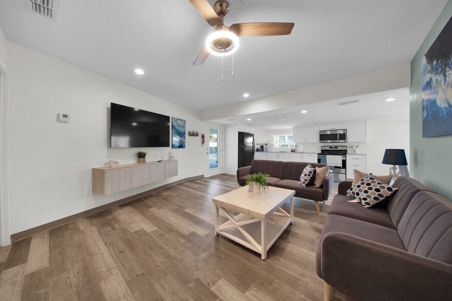 More Photos Of 120 E Jupiter Ln, South Padre Island Hotel For Sale