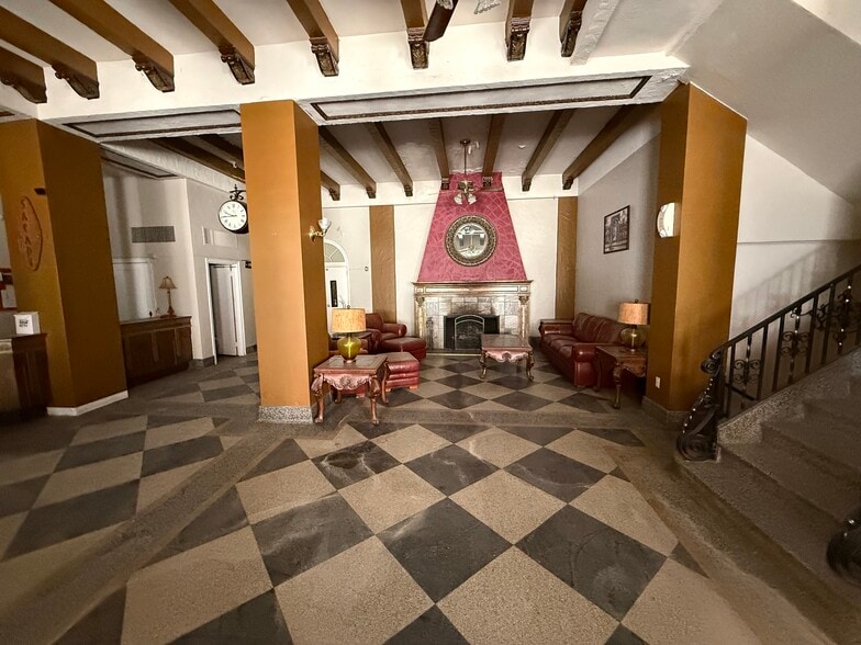 More Photos Of 12 E Main St, Chanute Hotel For Sale