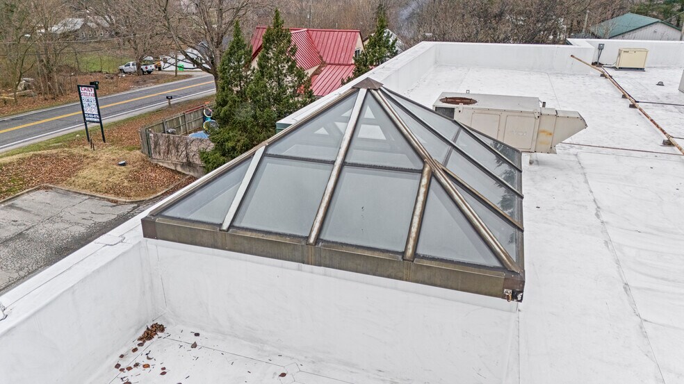 More Photos Of 7200 US-150, Greenville Office For Sale