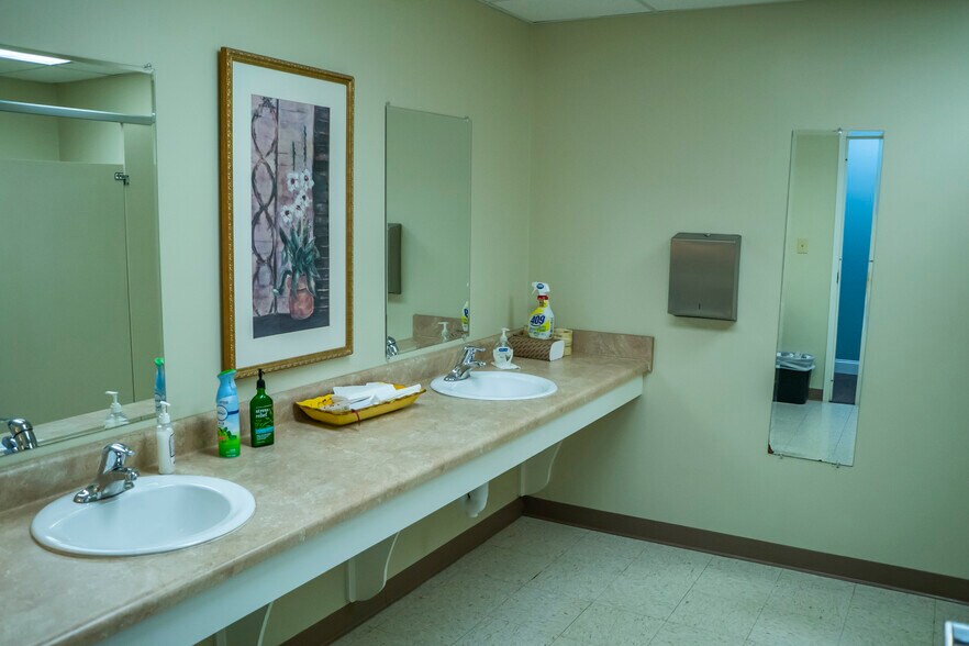 More Photos Of 5078 sunset Blvd, Lexington Medical For Sale