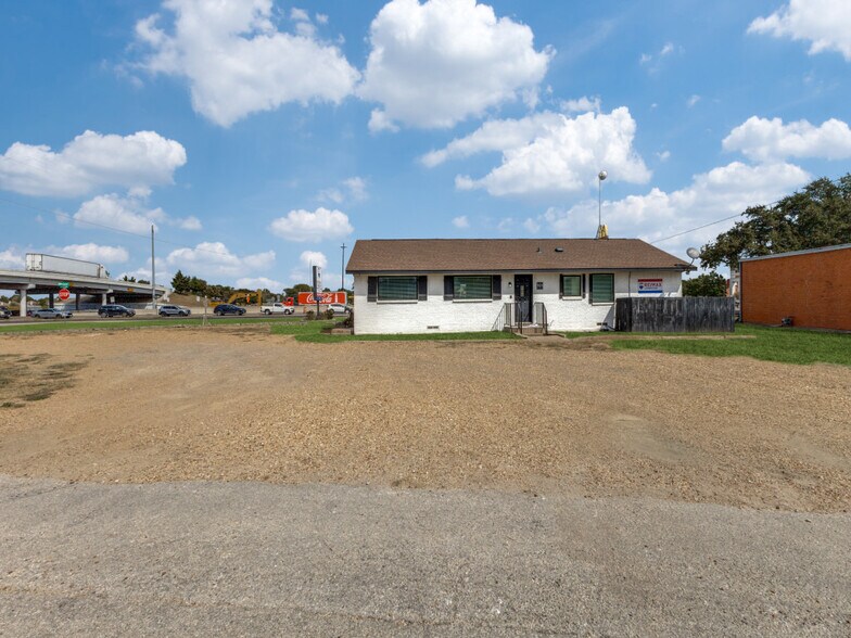 More Photos Of 101 E Us-80 Hwy, Forney Freestanding For Sale