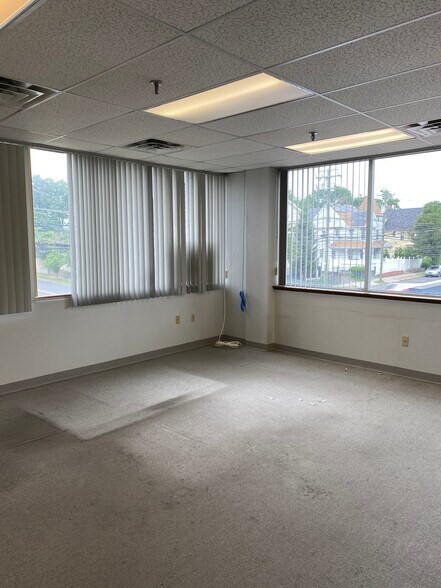 More Photos Of 1862 E Main St, Bridgeport Light Distribution For Sale