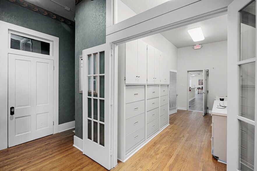More Photos Of 515 E Court St, Seguin Office Residential For Lease