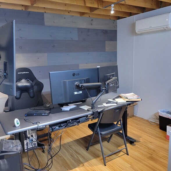 More Photos Of 907 Pulaski Hwy, Goshen Service For Sale