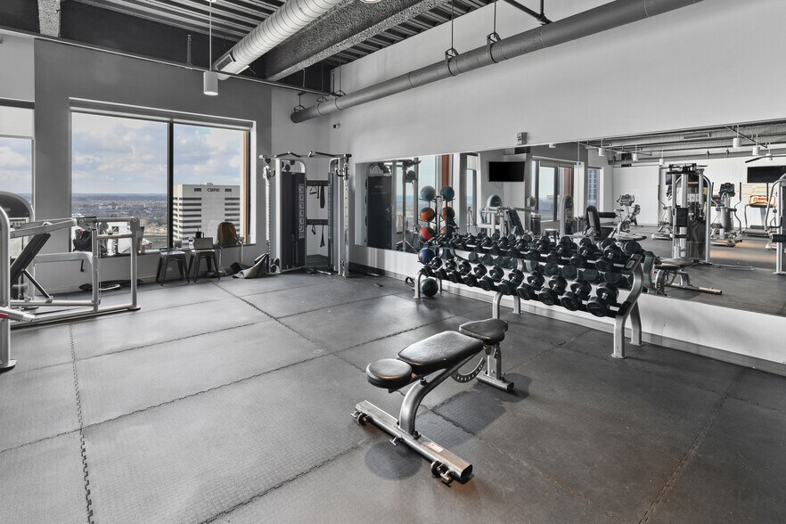 More Photos Of 250 S High St, Columbus Office For Lease