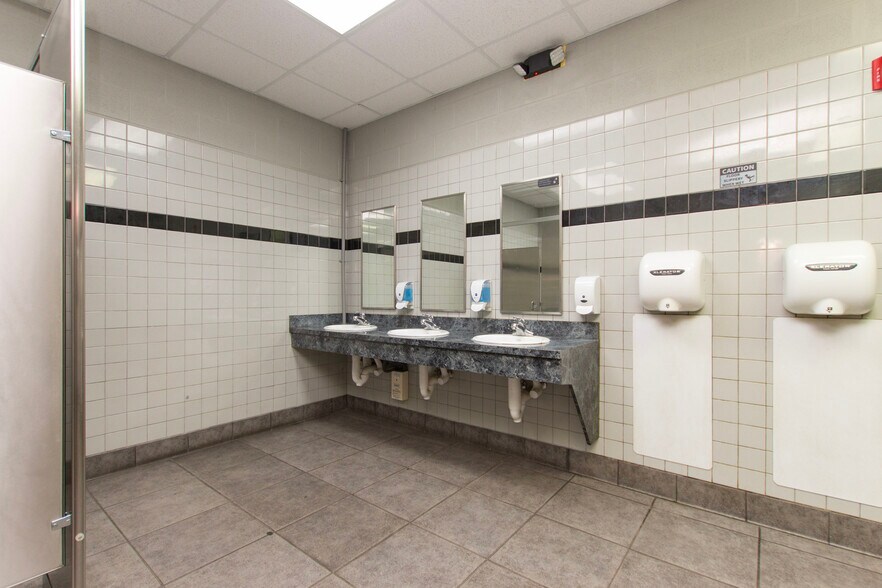 More Photos Of 3519 S Broad St, Scottsboro Sports And Entertainment For Sale