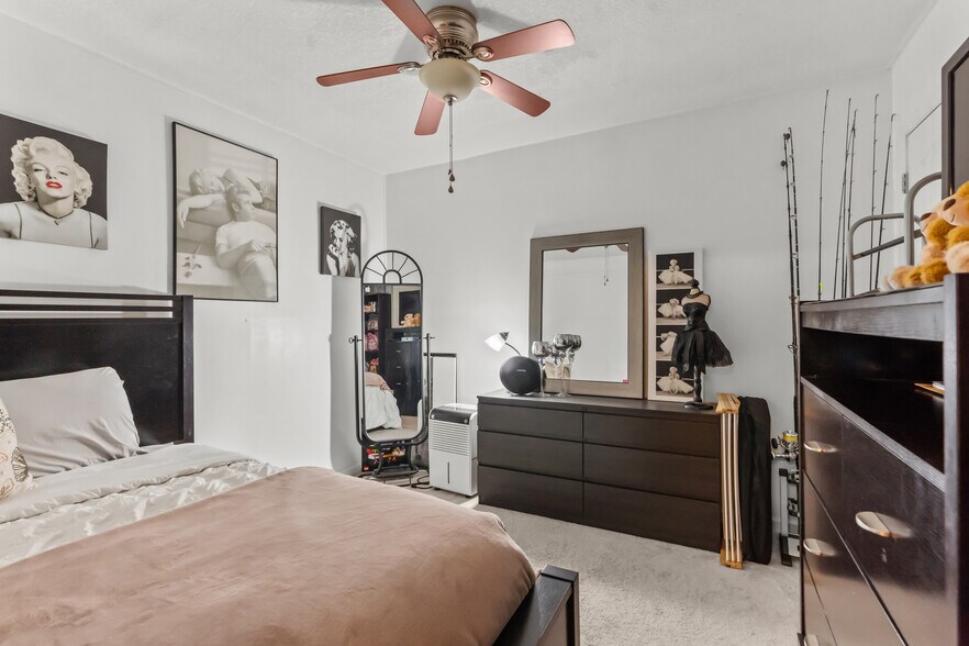 More Photos Of 1887 Mayport Rd, Atlantic Beach Freestanding For Sale