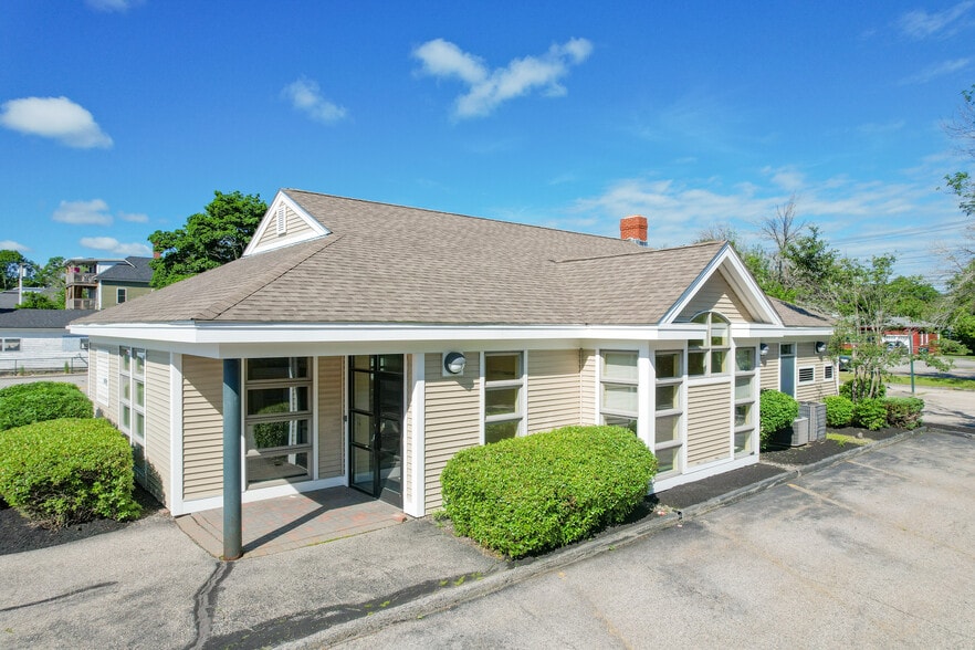 More Photos Of 299 Elm St, Biddeford Bank For Lease