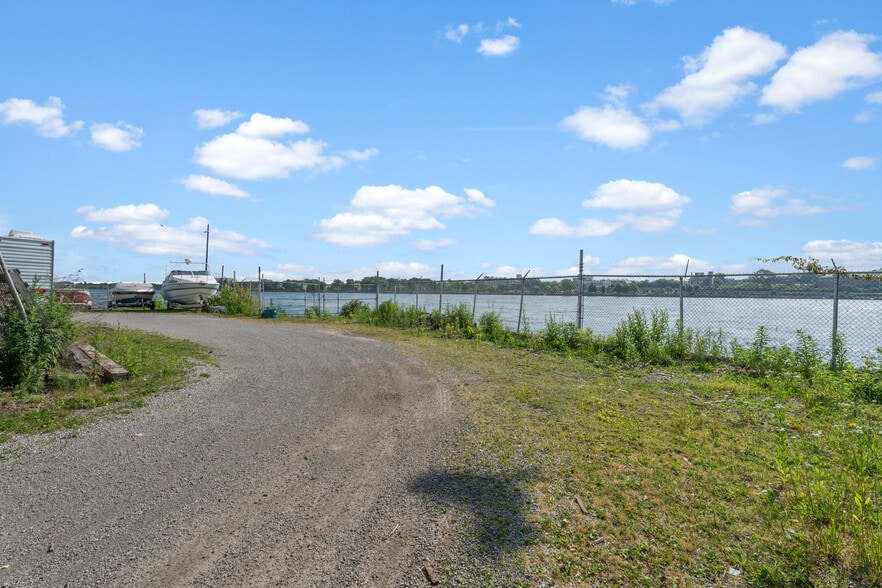More Photos Of 162 Niagara Blvd, Fort Erie Marina For Sale