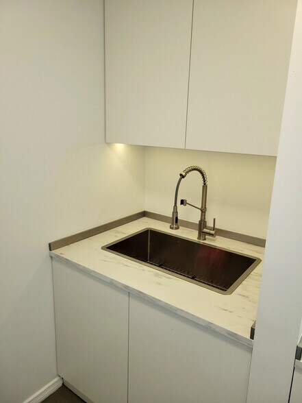 More Photos Of 4531 Van Nuys Blvd, Sherman Oaks Storefront Retail Residential For Sale