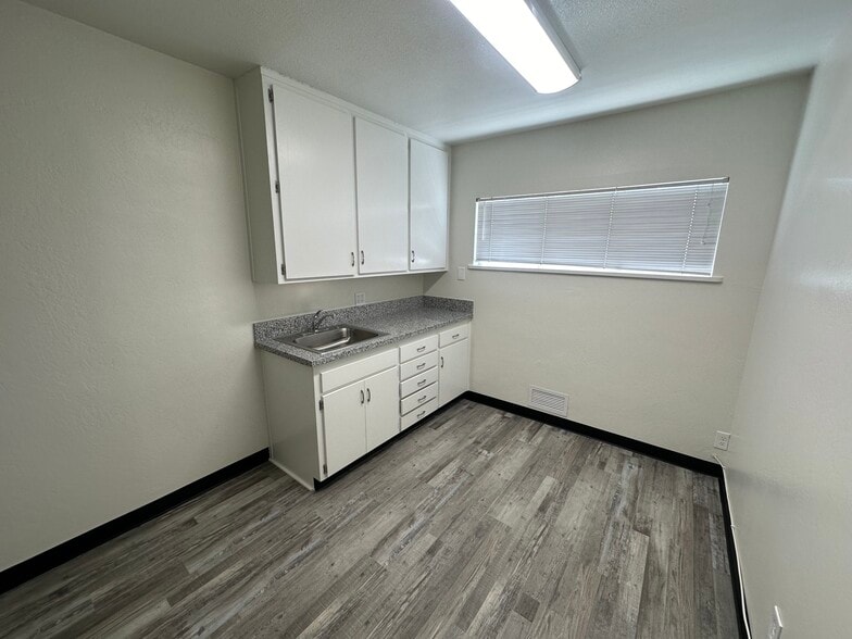 More Photos Of 2731 H St, Bakersfield Medical For Lease
