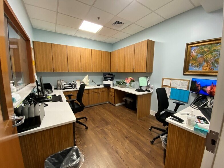 More Photos Of 180 Wingo Way, Mount Pleasant Medical For Lease