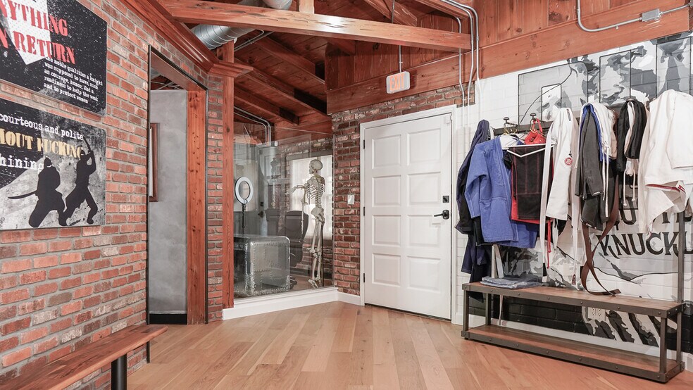 More Photos Of 3508 S Manhattan Ave, Tampa Health Club For Sale