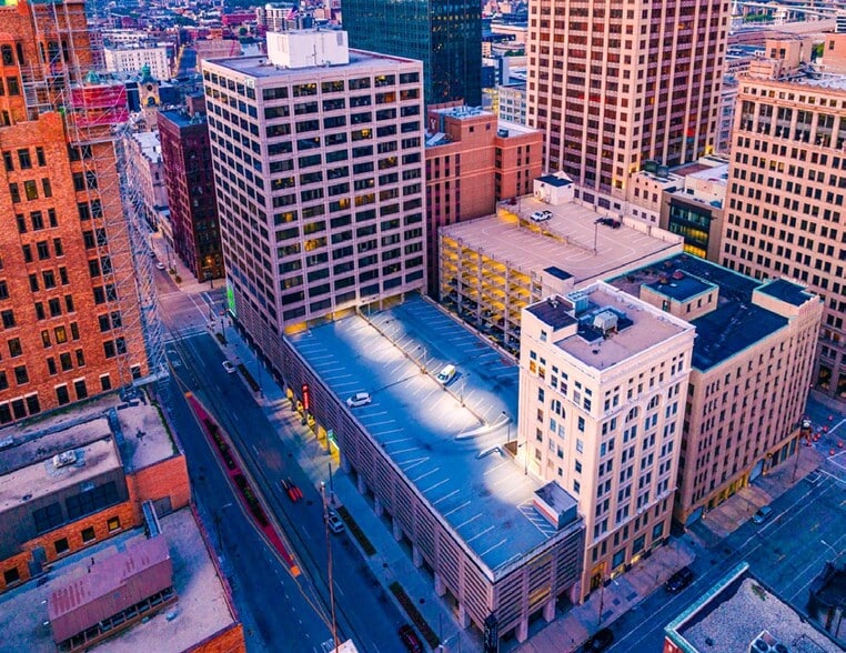 More Photos Of 250 E Wisconsin Ave, Milwaukee Office For Lease
