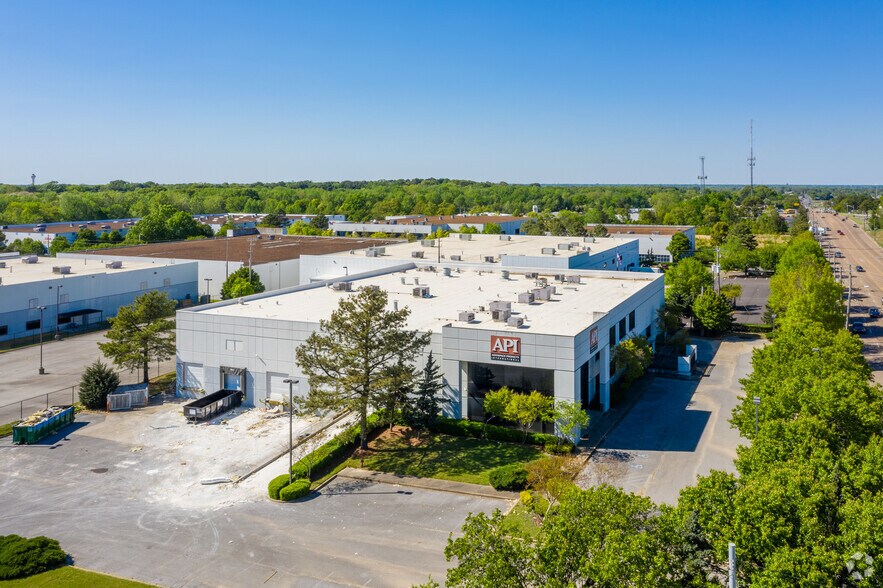 More Photos Of 3778 Distriplex Dr N, Memphis Warehouse For Lease