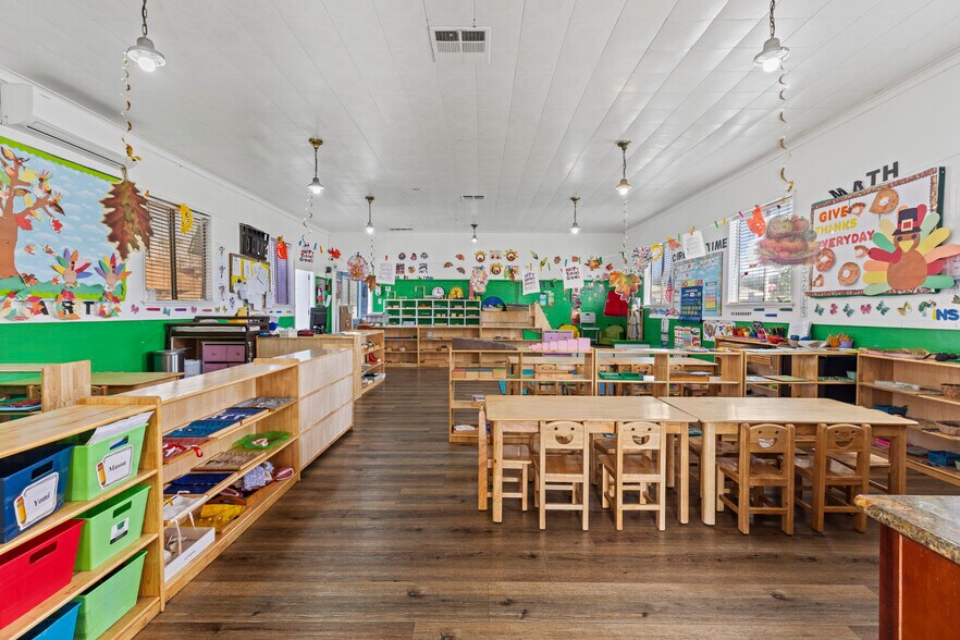 More Photos Of 328 W Phillips St, Ontario Schools For Sale