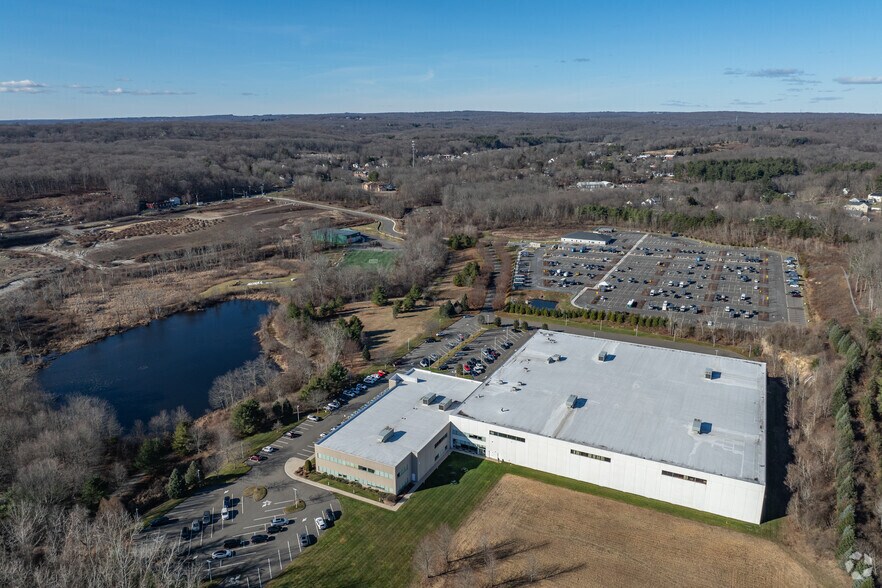 More Photos Of 7 Victoria Dr, Monroe Warehouse For Lease