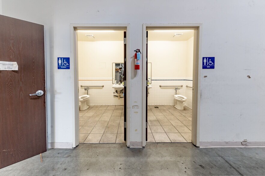 More Photos Of 19827 Hamilton Ave, Torrance Warehouse For Lease