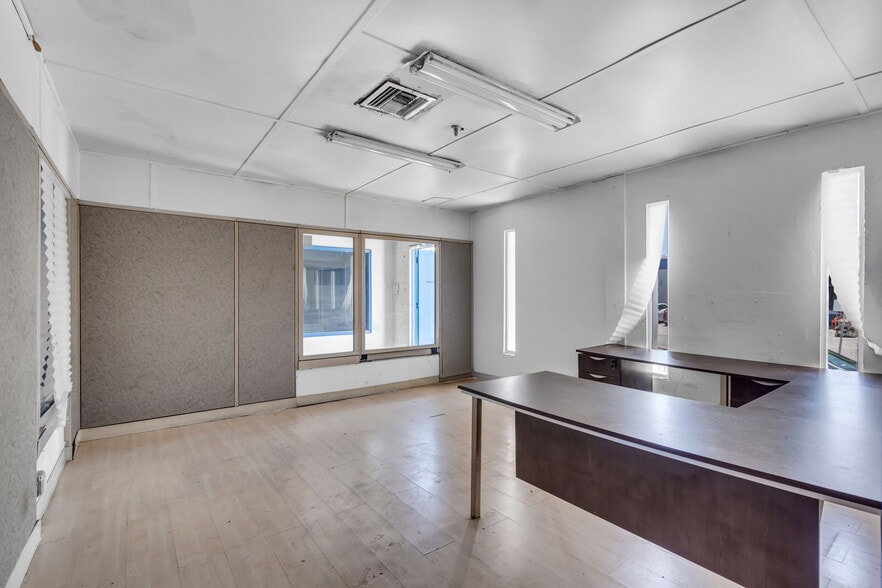 More Photos Of 7361-7391 NW 78th St, Medley Warehouse For Lease