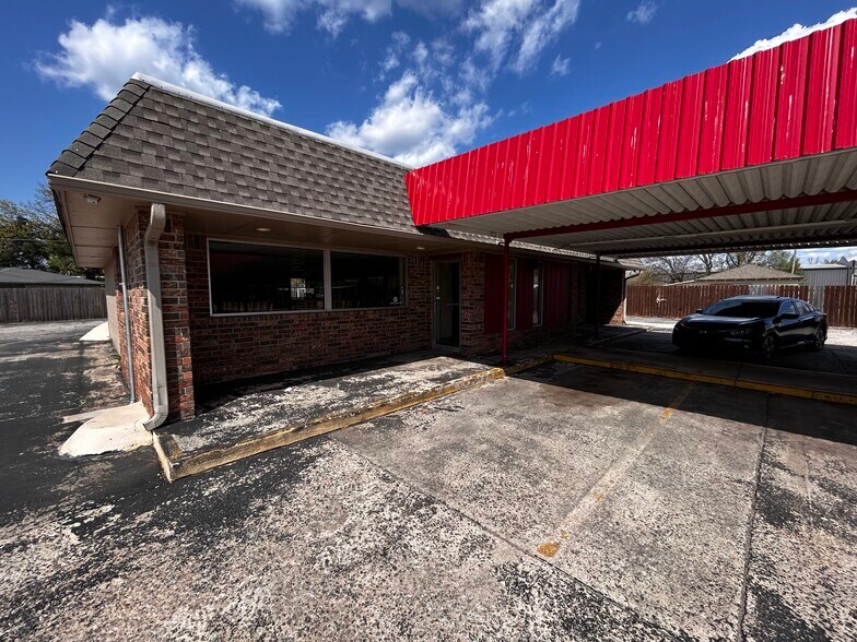 More Photos Of 9411 NE 10th St, Oklahoma City Fast Food For Sale