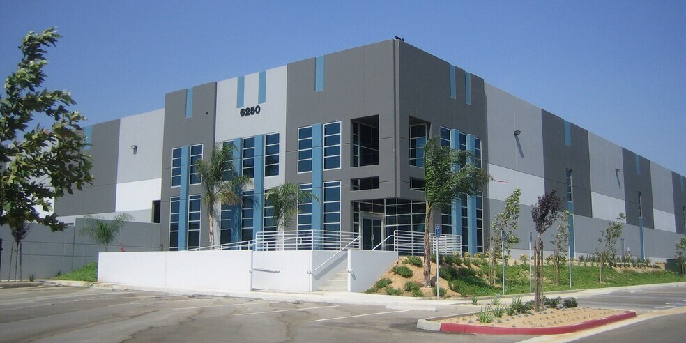 More Photos Of 6250 Sycamore Canyon Blvd, Riverside Warehouse For Lease