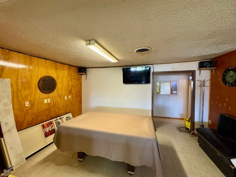 More Photos Of 736 3rd Ave, Lake Andes Hotel For Sale