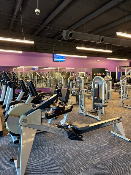 More Photos Of 3219 Apalachee Pky, Tallahassee General Retail For Lease