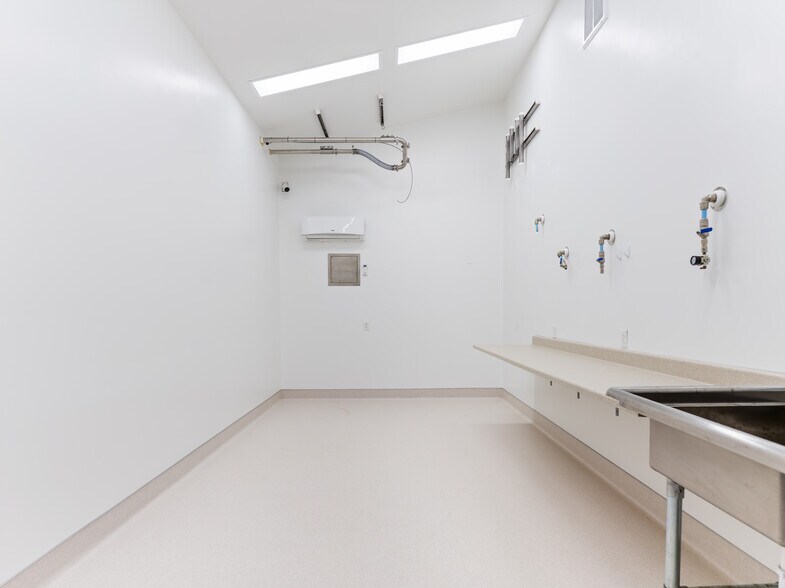 More Photos Of 16640 Highway 36, Needville Industrial For Lease