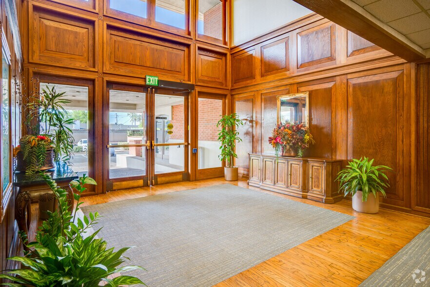 More Photos Of 4645-4647 N 32nd St, Phoenix Office For Sale