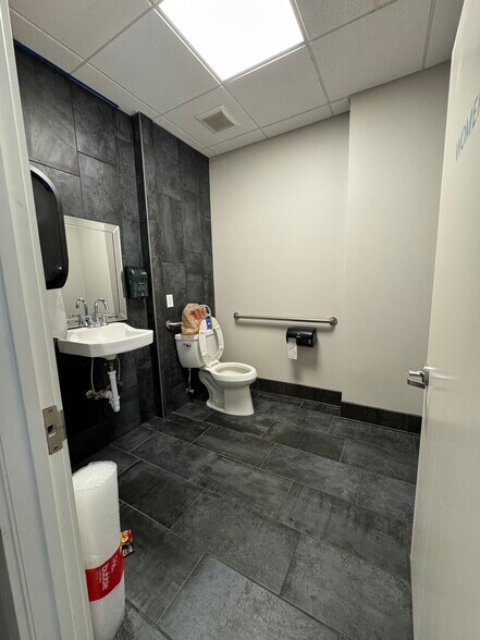 More Photos Of 117-121 N State St, Jackson Loft Creative Space For Lease