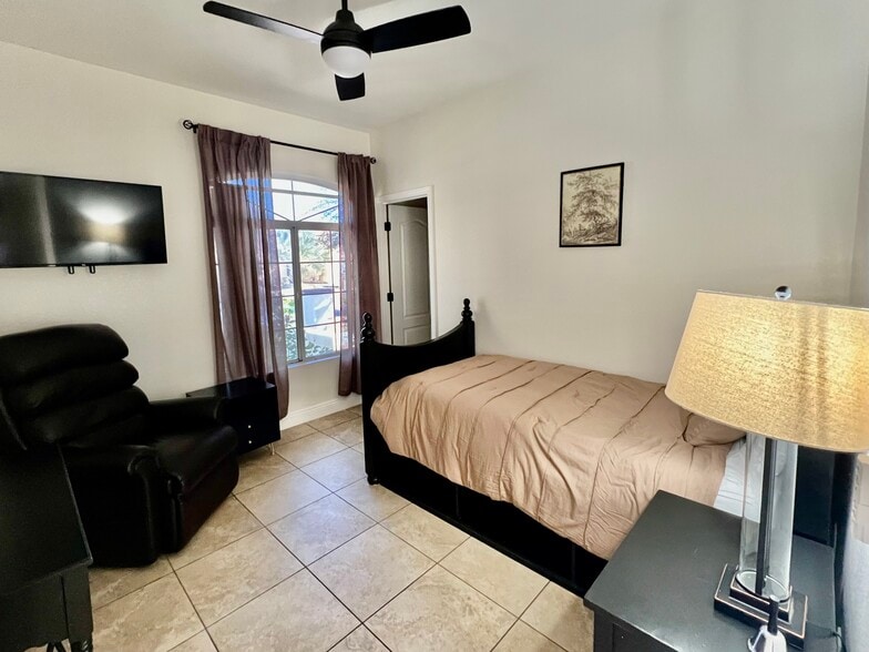 More Photos Of 21428 N 55th Ave, Glendale Assisted Living For Lease