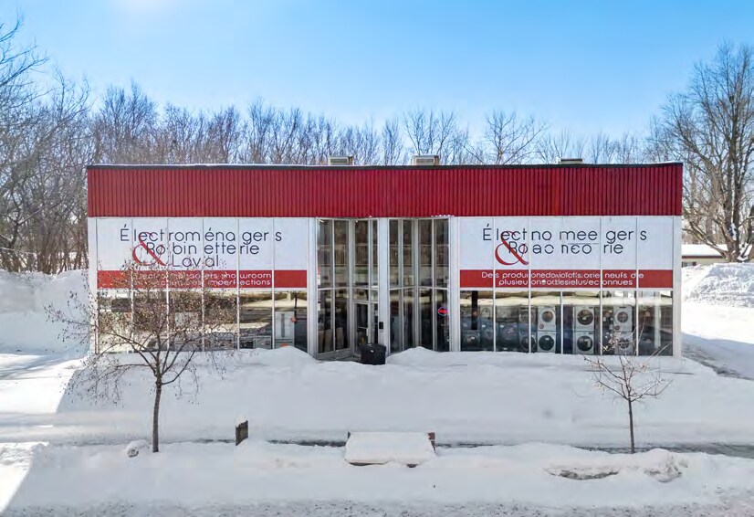 More Photos Of 500 Boul Arthur-Sauvé, Laval Freestanding For Sale