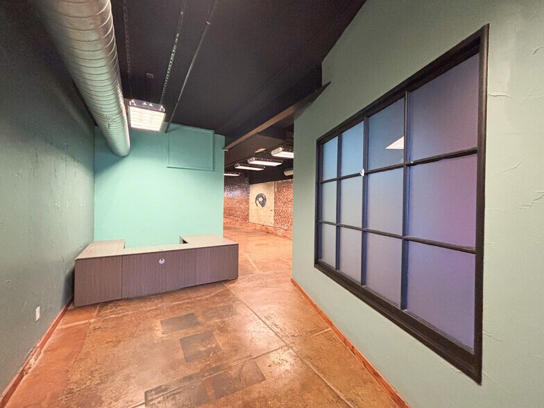 More Photos Of 509 W Olive St, Springfield General Retail For Sale