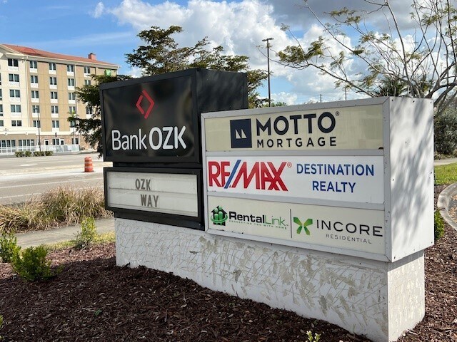 More Photos Of 3414 Forum Blvd, Fort Myers Bank For Lease