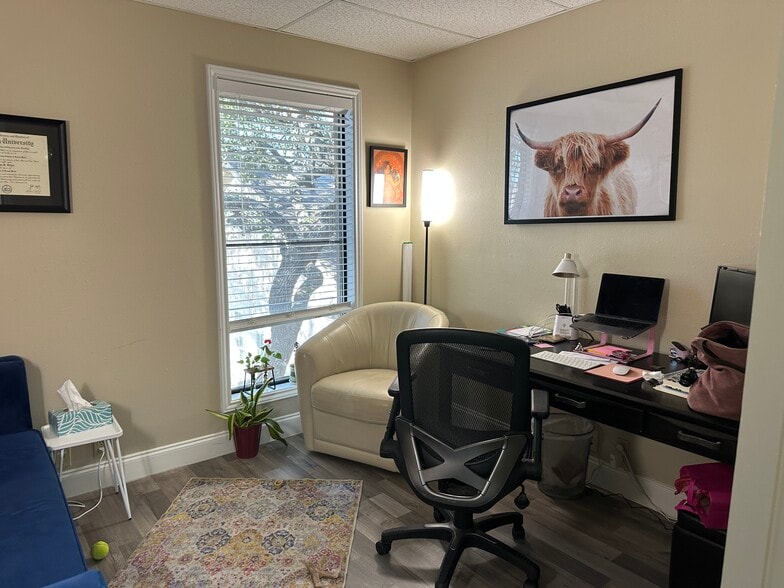 More Photos Of 12343 Hymeadow Dr, Austin Office Residential For Sale