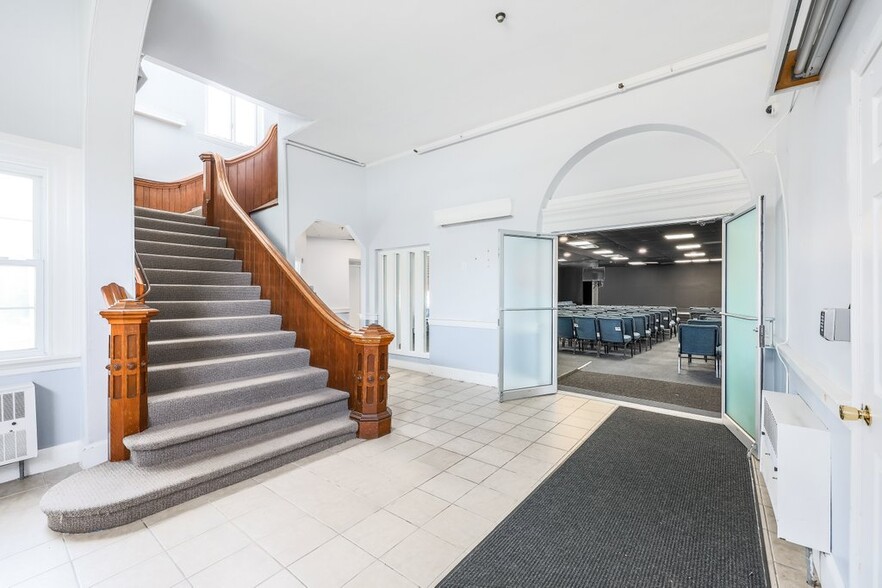 More Photos Of 86 Pleasant St, Marlborough Religious Facility For Sale