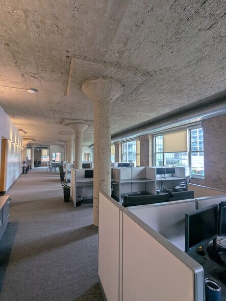More Photos Of 401 W Superior St, Chicago Office For Lease