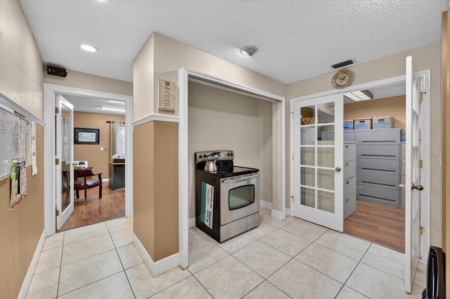 More Photos Of 7 W Main St, Apopka Office For Sale