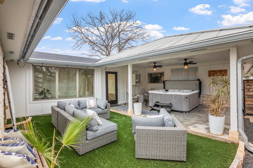 More Photos Of 608 W Morse St, Fredericksburg Specialty For Sale